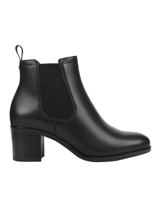 SCARLET BOOT