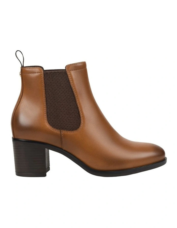 SCARLET BOOT