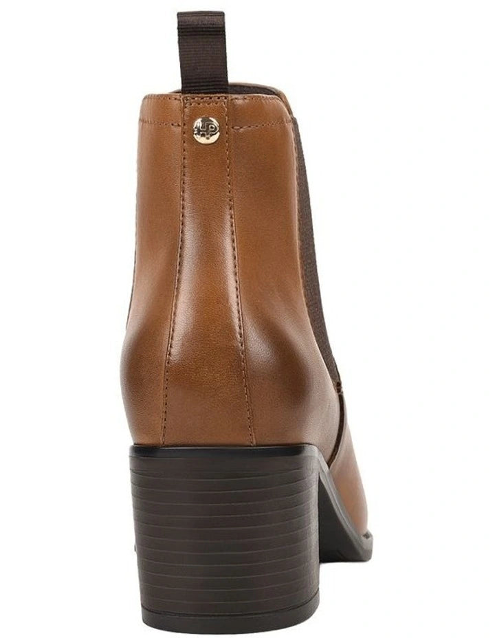 SCARLET BOOT