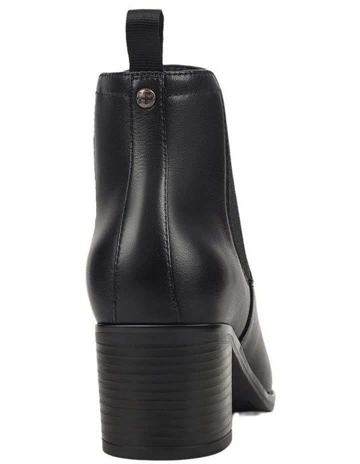SCARLET BOOT