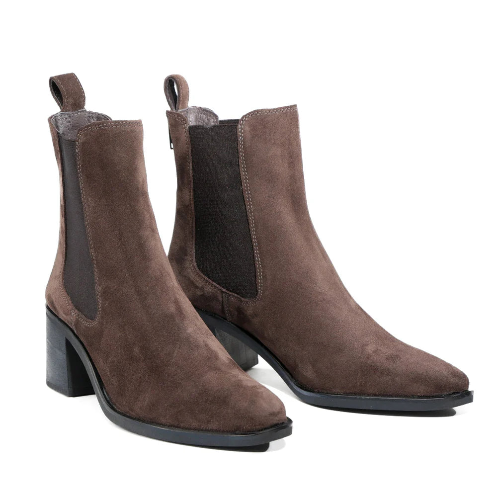JONIE BOOT
