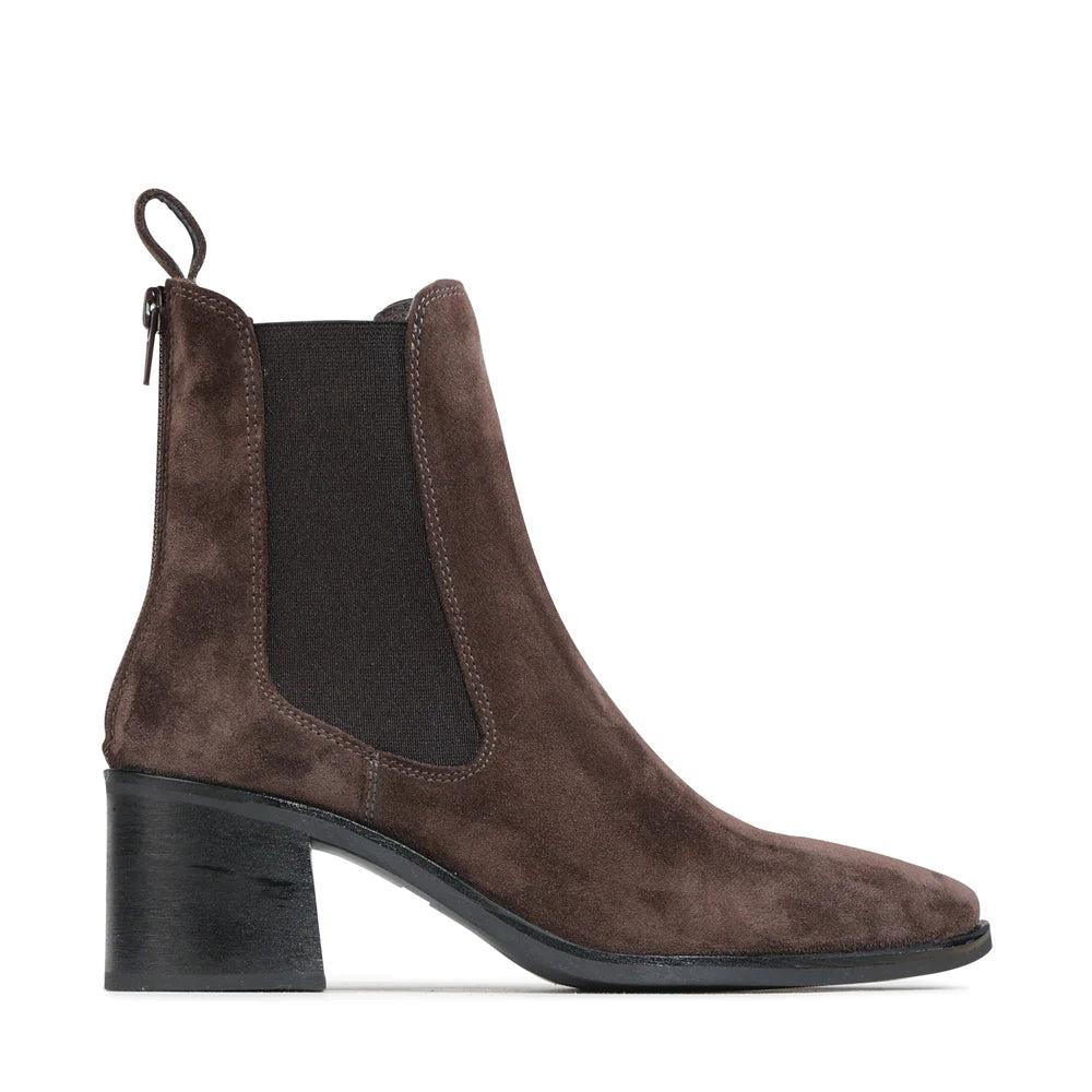 JONIE BOOT