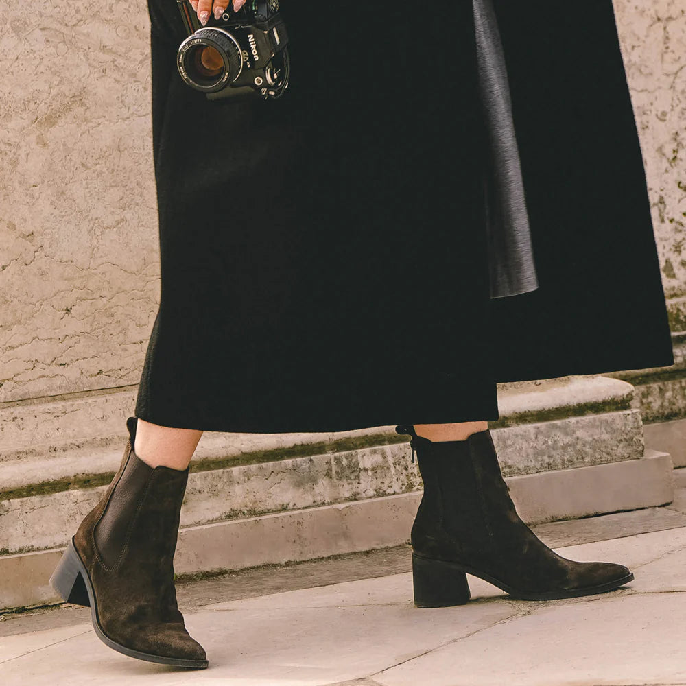 JONIE BOOT